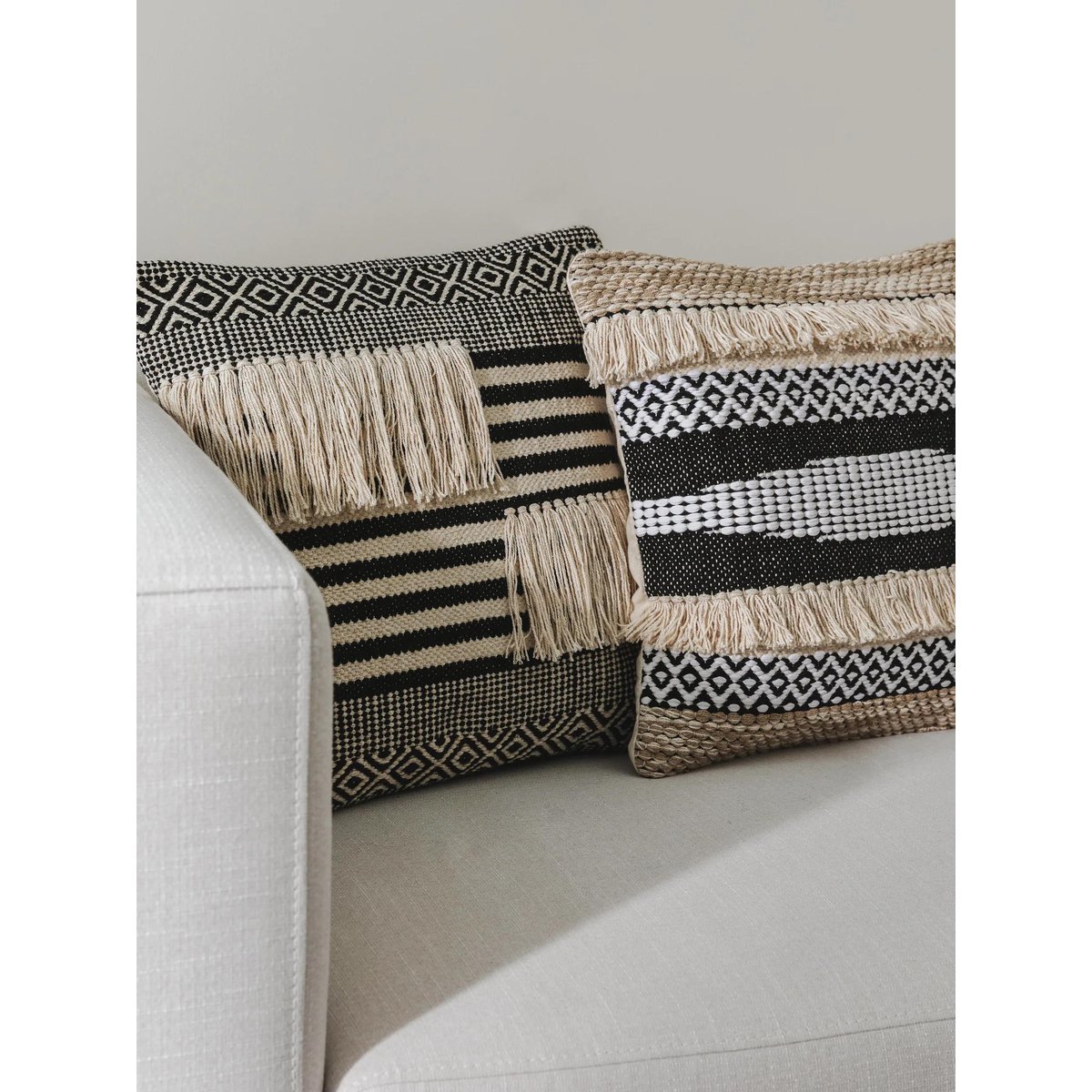 Housse de coussin tissé main DEJA noir/blanc, BENUTA