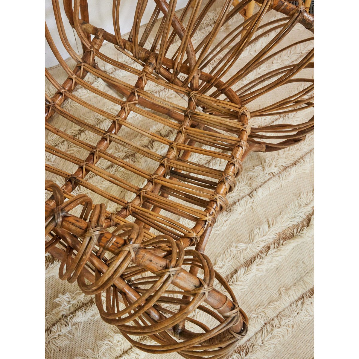 Fauteuil en rotin Ernest N°1034 - Bon état bois foncé, DEBONGOUT