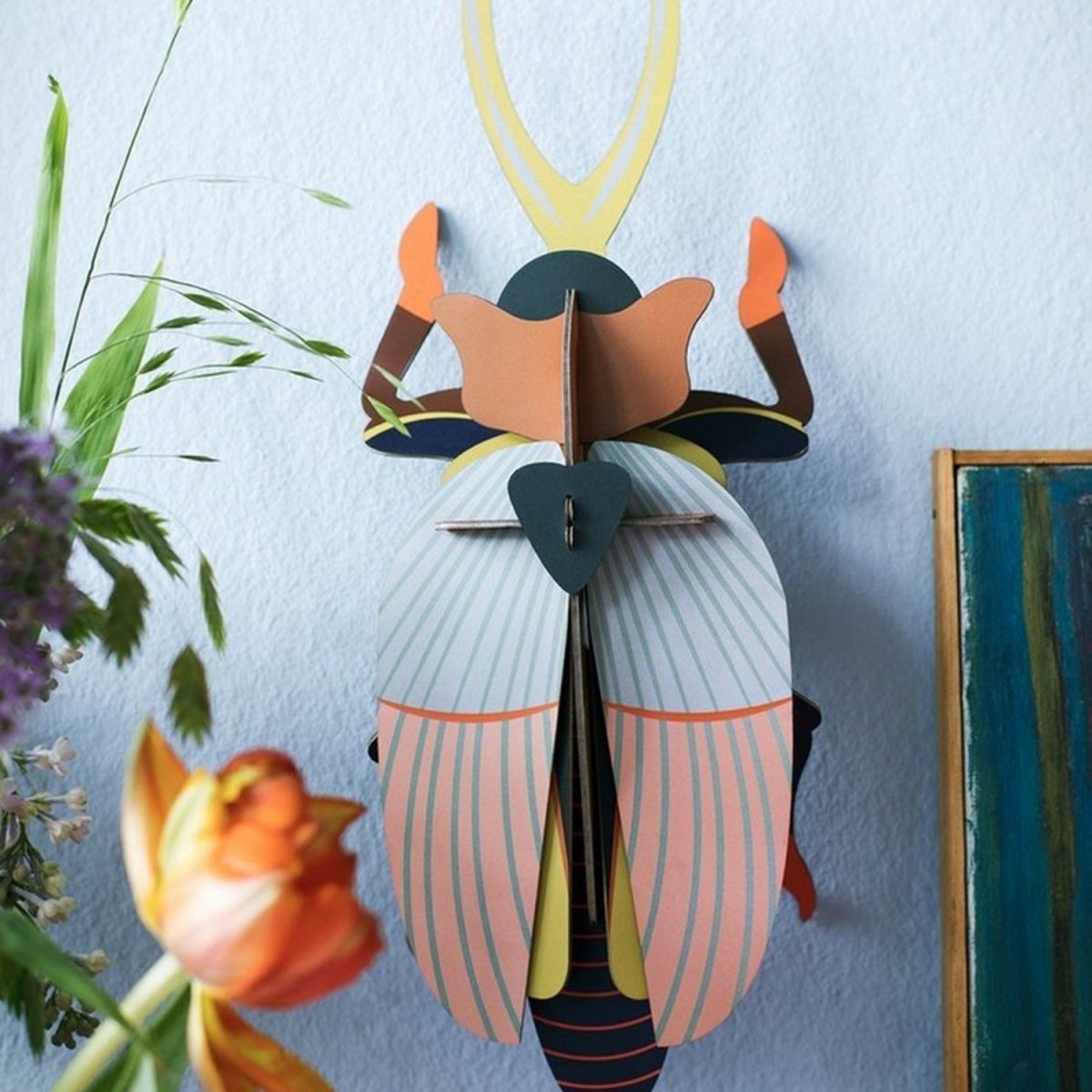 Insecte décoration murale scarabée rhinocéros en carton beige, STUDIO ROOF