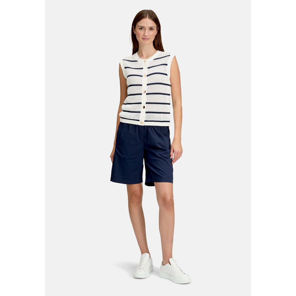 Veste sans manches en maille à motif ajouré blanc/bleu, BETTY & CO