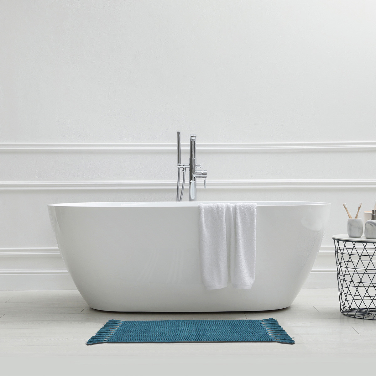 Tapis de bain déco uni à pompons en coton chenille BOLERO #00a1a0, GUY LEVASSEUR