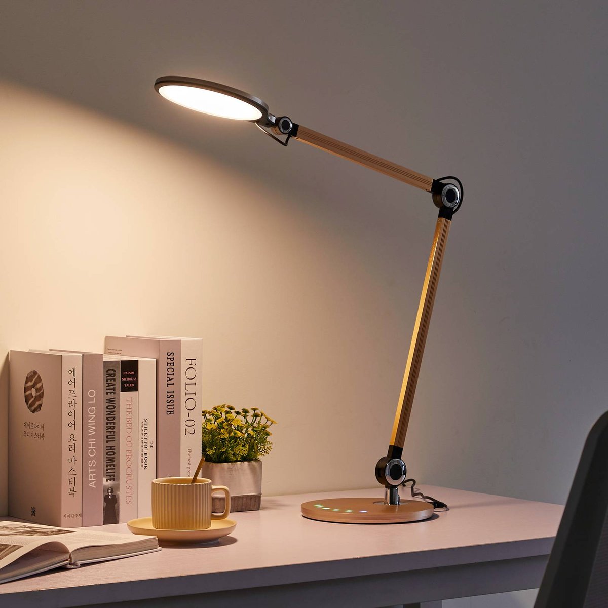 Lampe à poser moderneLED, Nyxaris or brossé, LINDBY
