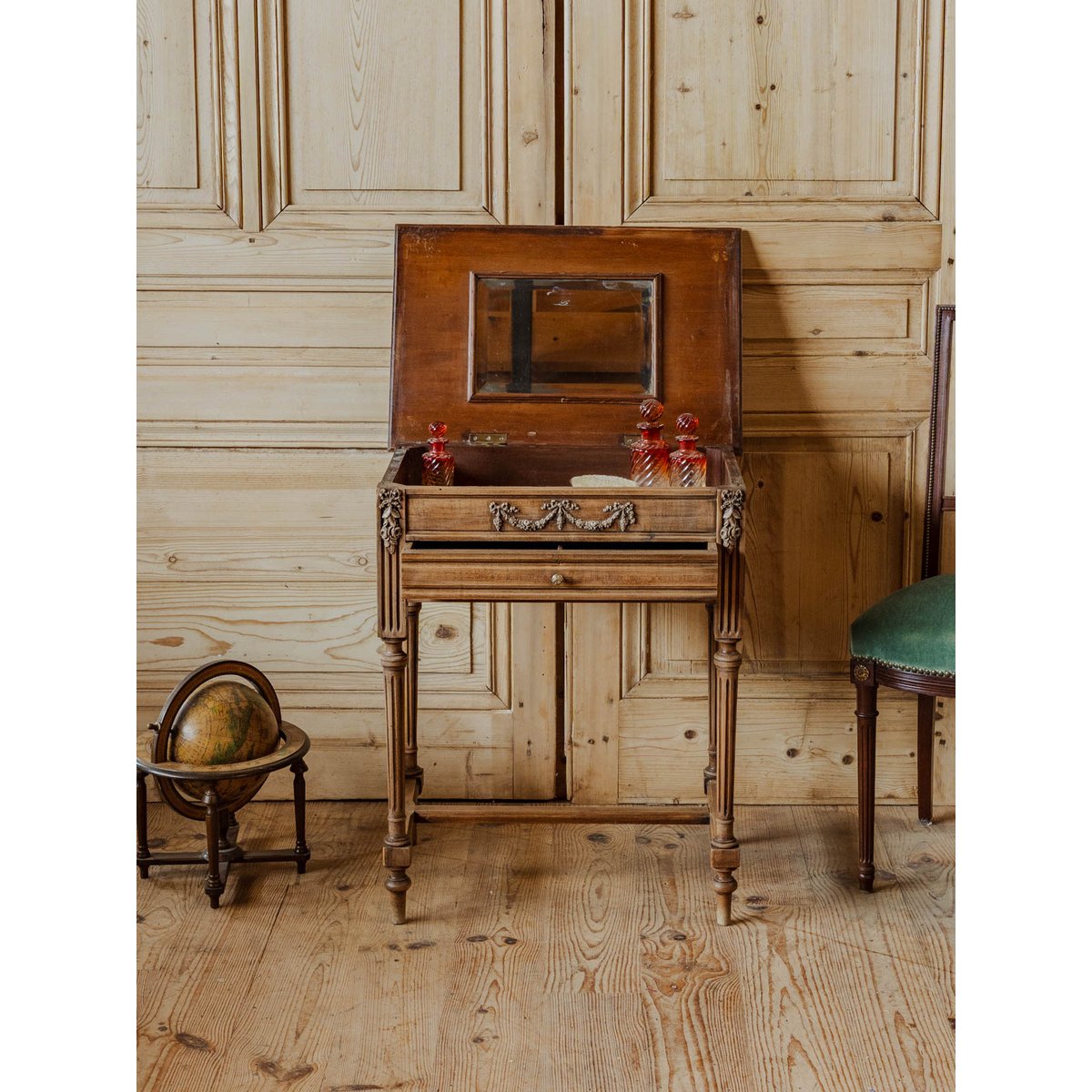 Coiffeuse en bois Louise N°295 - Bon état bois clair, DEBONGOUT