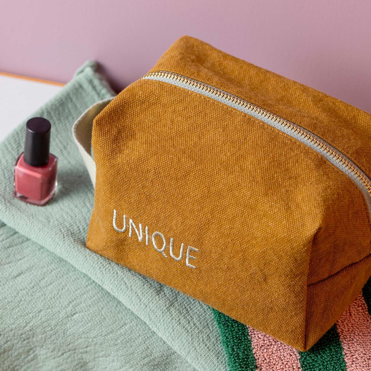 Trousse cube Unique nuts, LA CERISE SUR LE GATEAU