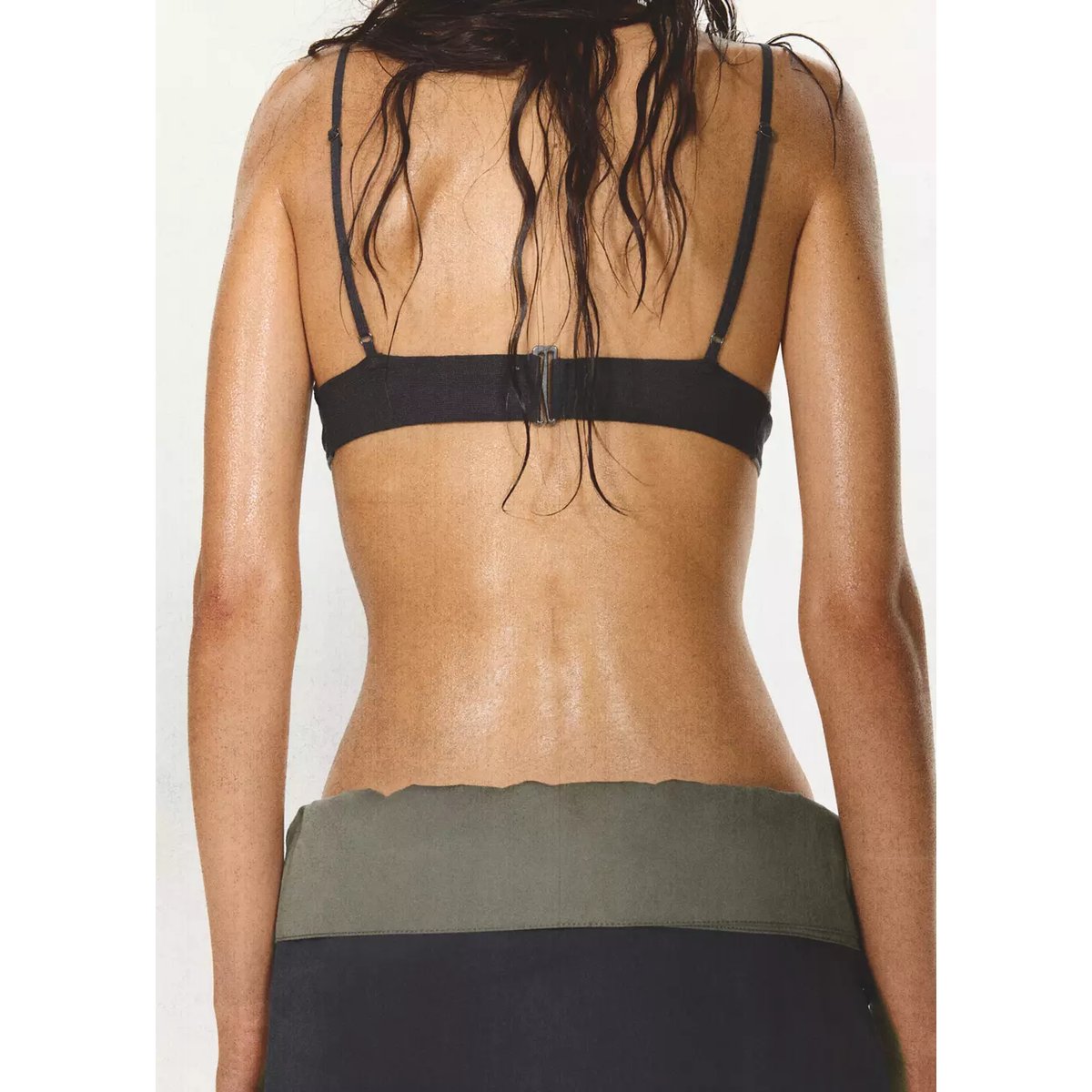 Top court en maille semi-transparente bleu foncé, MANGO