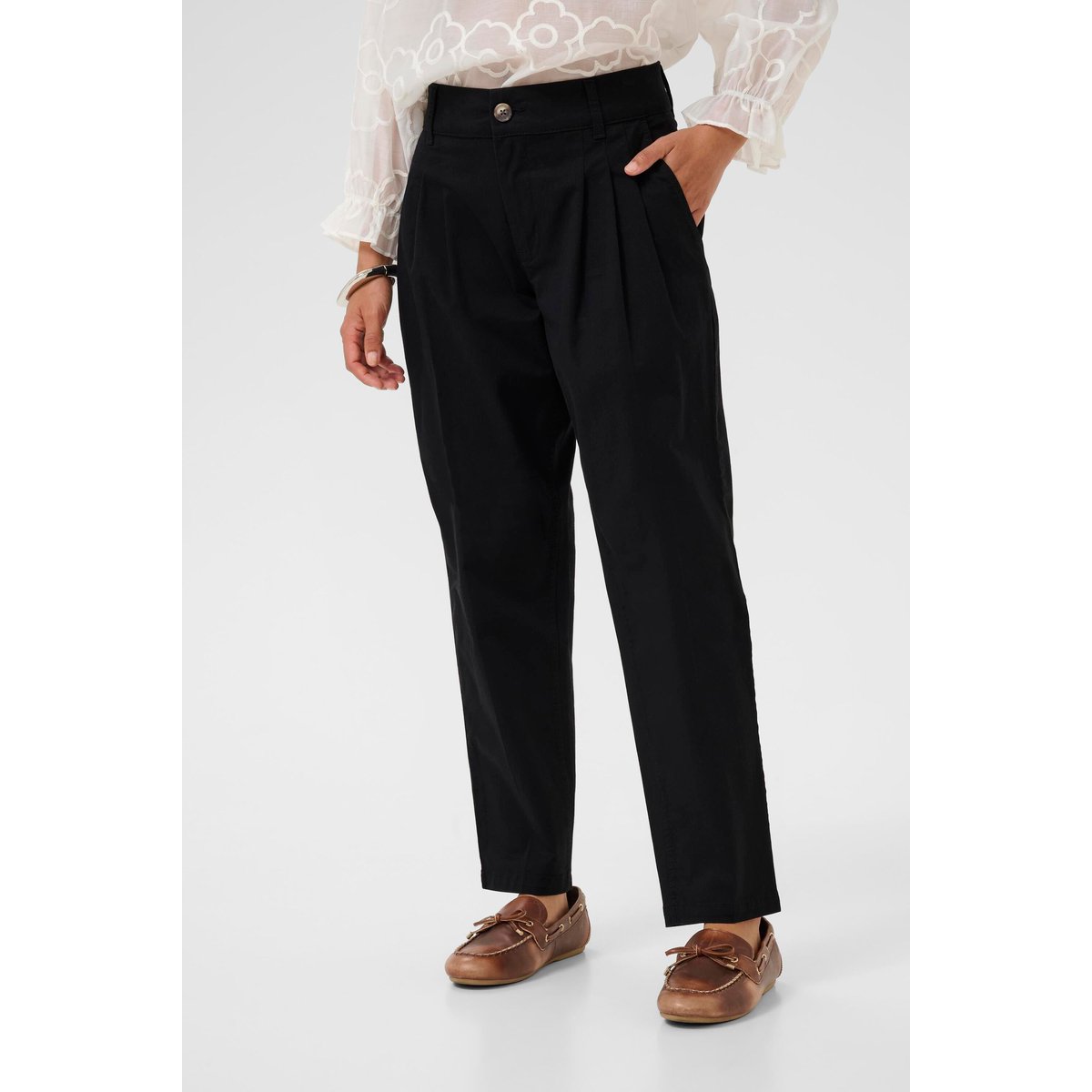 Pantalon casual noir, CULTURE