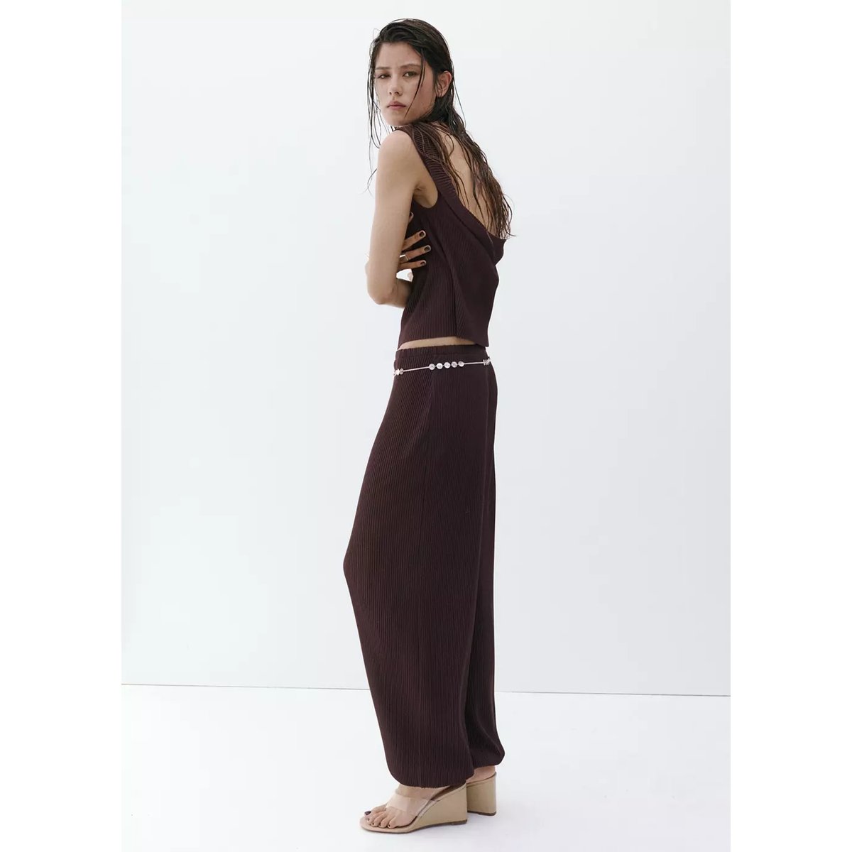 Pantalon bouffant texturé chocolat, MANGO
