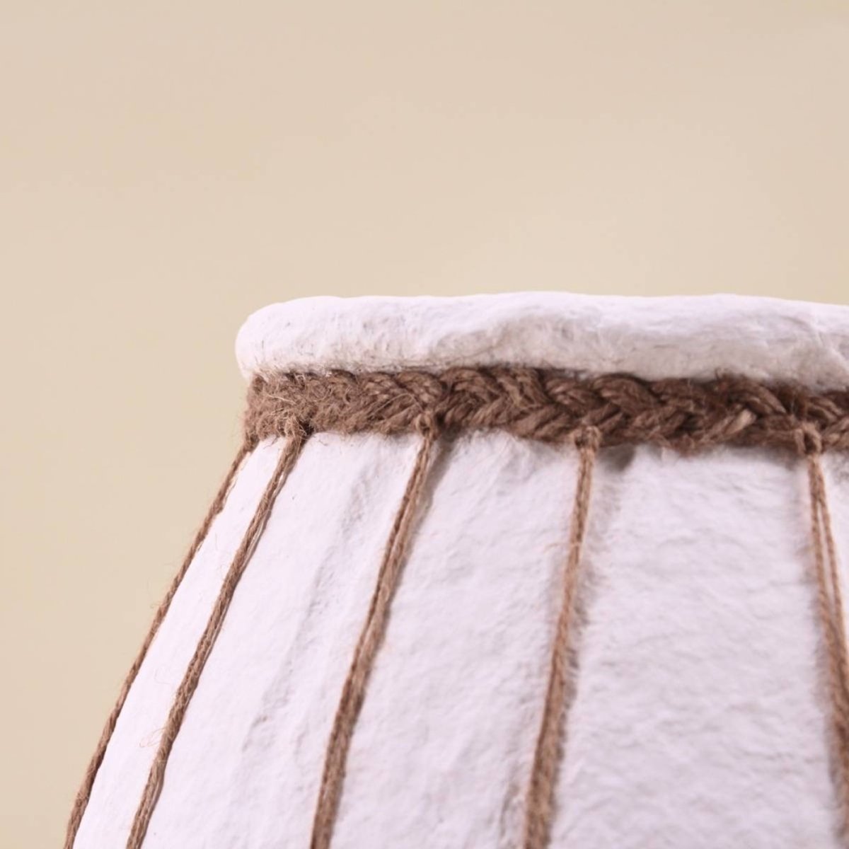 Vase en papier maché détails en jute, H35cm blanc, ORNAMI