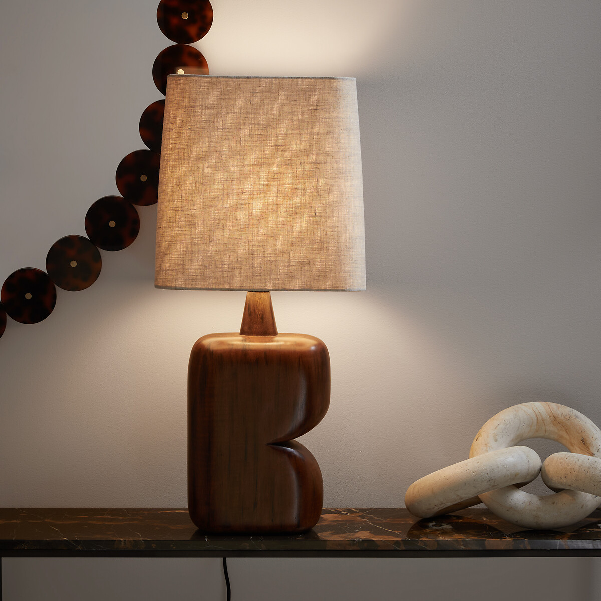 Lampe à poser en manguier et lin, Gyra noyer, AM.PM