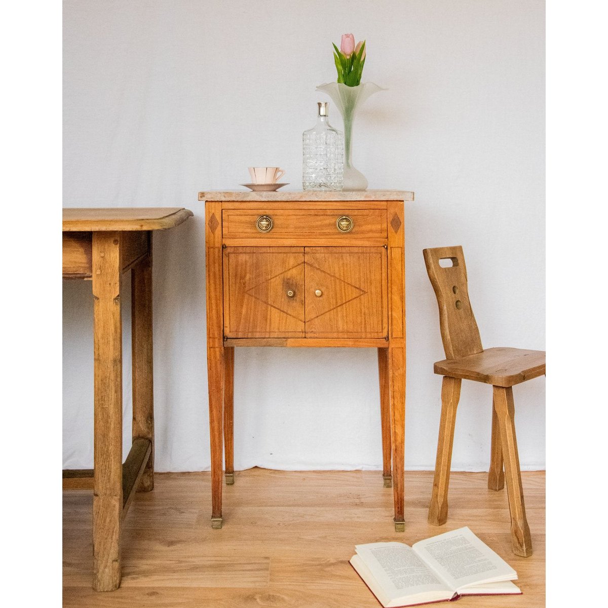 Table de chevet en bois Odile N°648 - Bon état bois foncé, DEBONGOUT