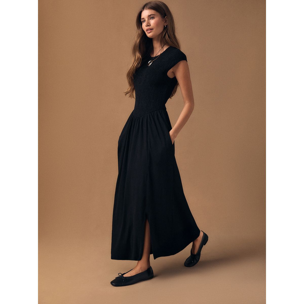 Robe mi-longue froncée en jersey à mancherons noir, NEXT