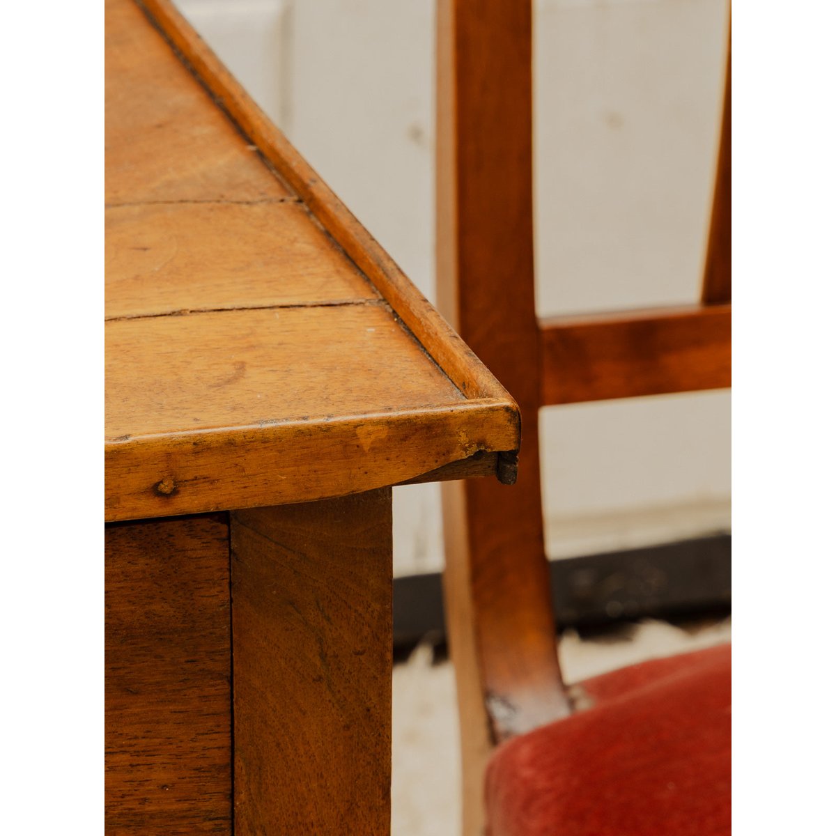 Table d'appoint en bois Francine N°1659 - Bon état bois foncé, DEBONGOUT