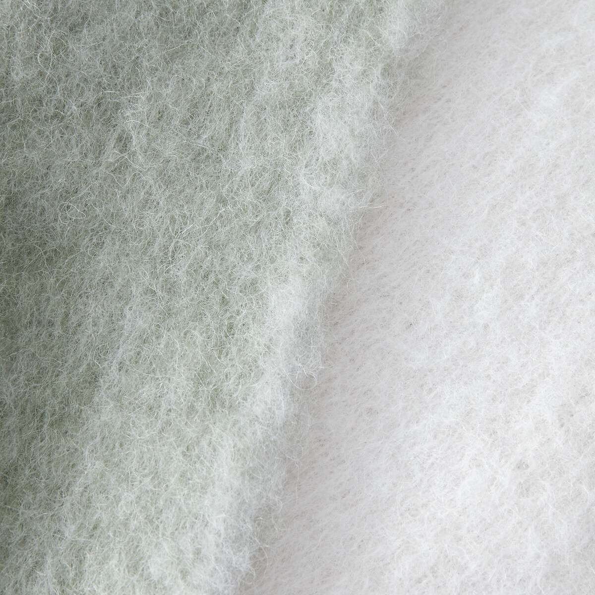 Plaid bicolore en laine et polyamide, Tzara ecru/vert boisé, AM.PM