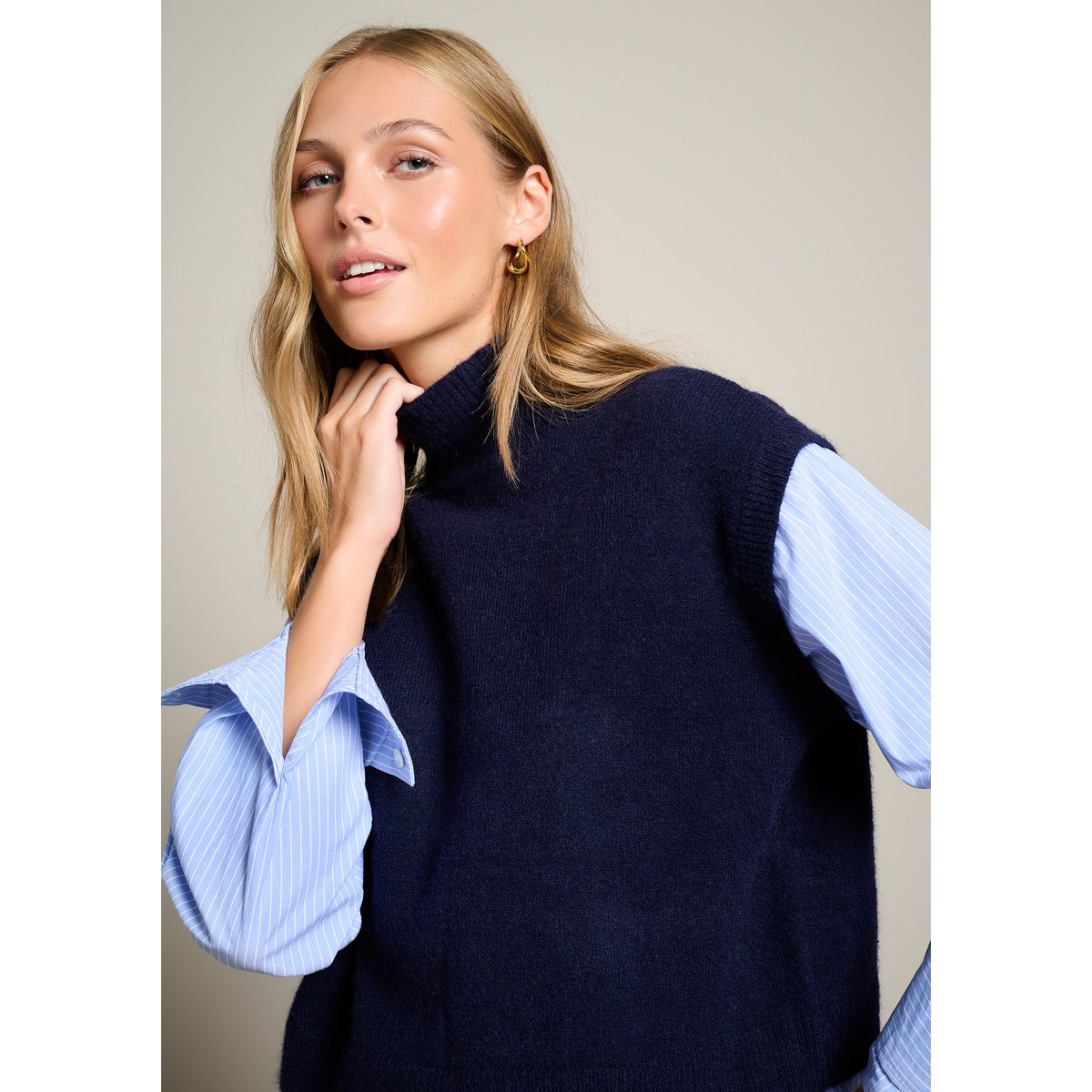 Pull col montant effet chemise bleu marine, LOLALIZA