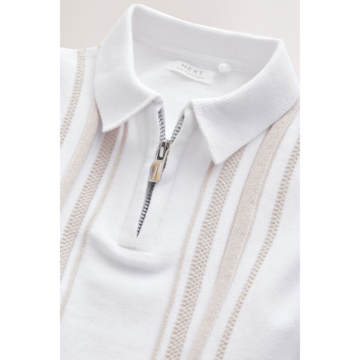 Polo en maille à col zippé coton rayure verticale blanche, NEXT