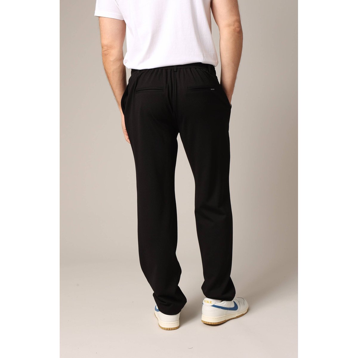 Pantalon coupe droite avec taille élastiquée et cordon de serrage ZETA black, DEELUXE