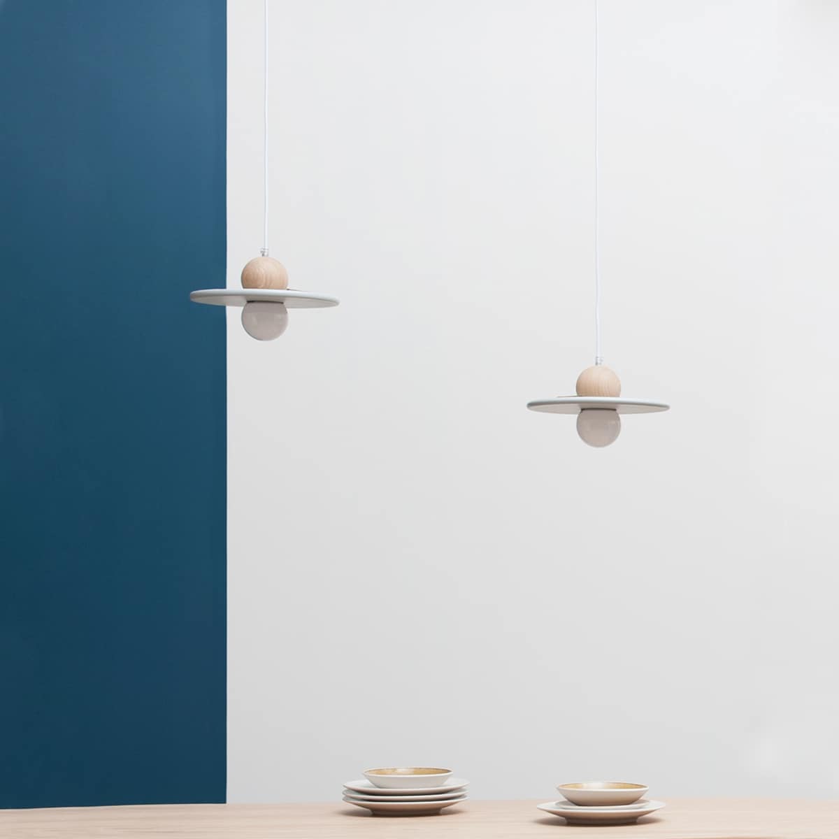 Suspension luminaire Nébuleuse en chêne massif blanc coton, bois clair & cordon blanc, DRUGEOT MANUFACTURE