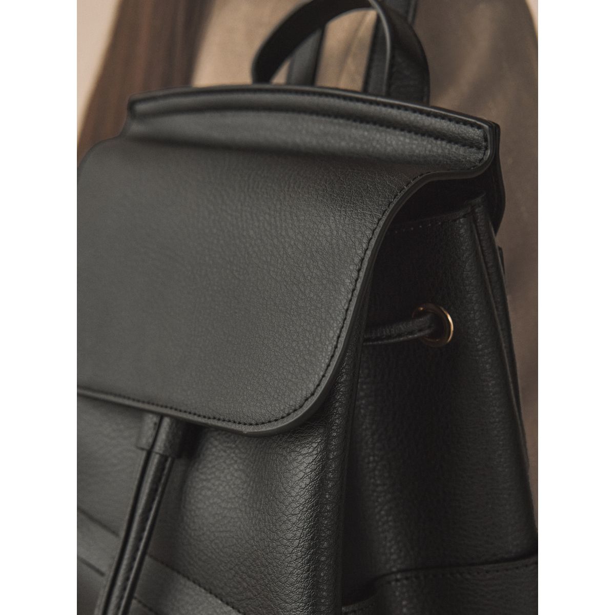 Sac à dos avec poche sur le devant noir, NEXT