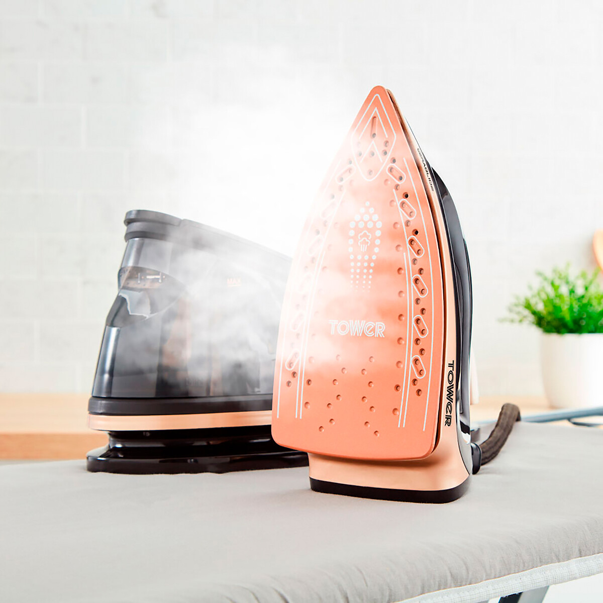 CeraGlide 2700W Steam Generator Iron - T22023 gold-coloured, TOWER