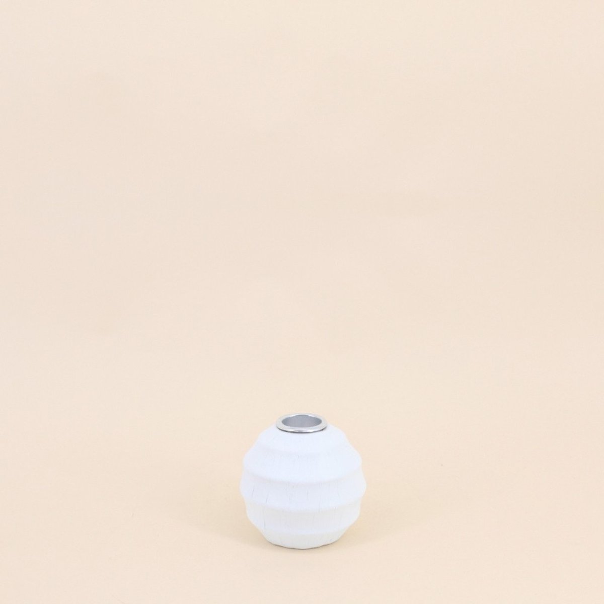 Set de 3 bougeoirs en résine texturée blanc, ORNAMI