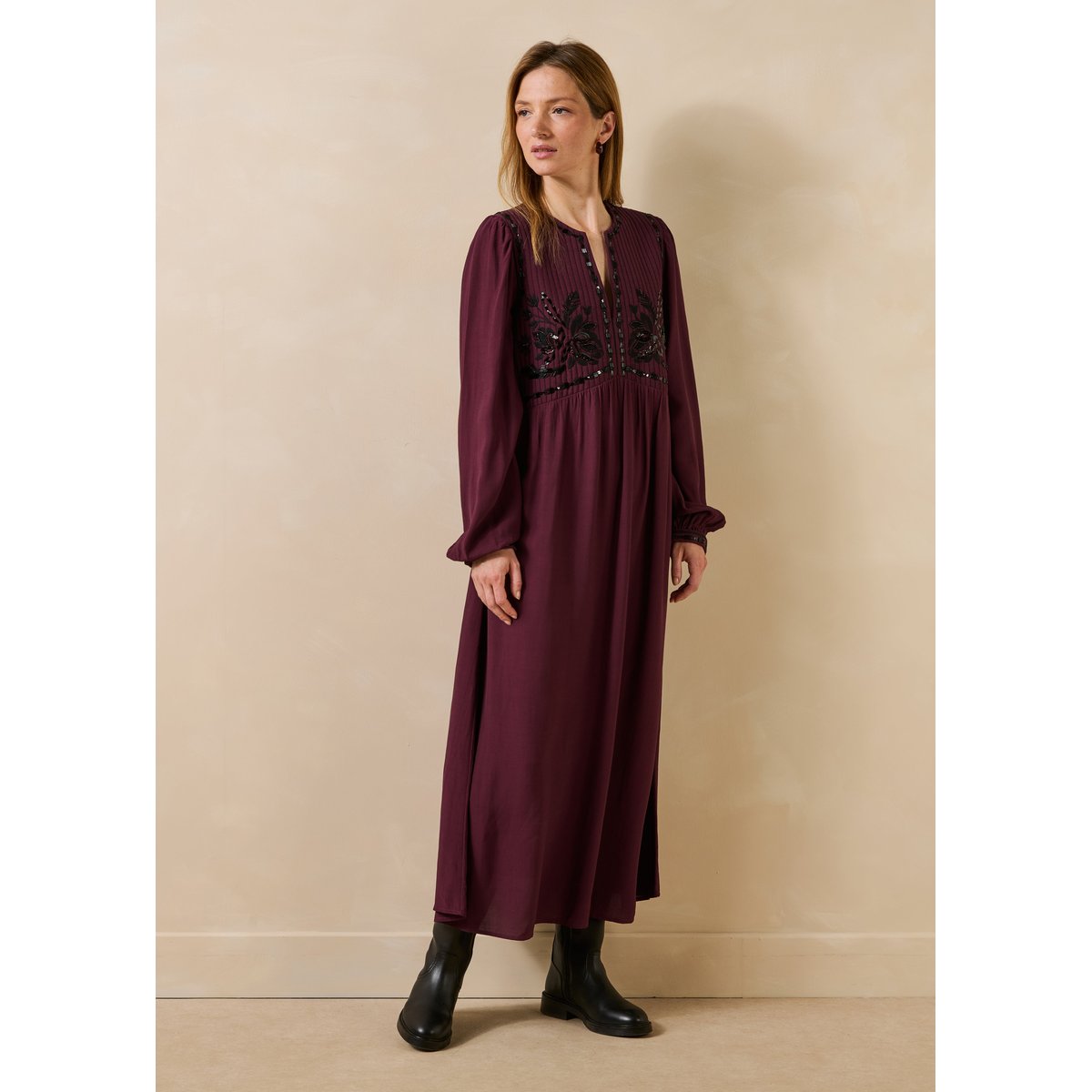 Robe longue brodée manches longues col V bordeaux / noir, LA FEE MARABOUTEE