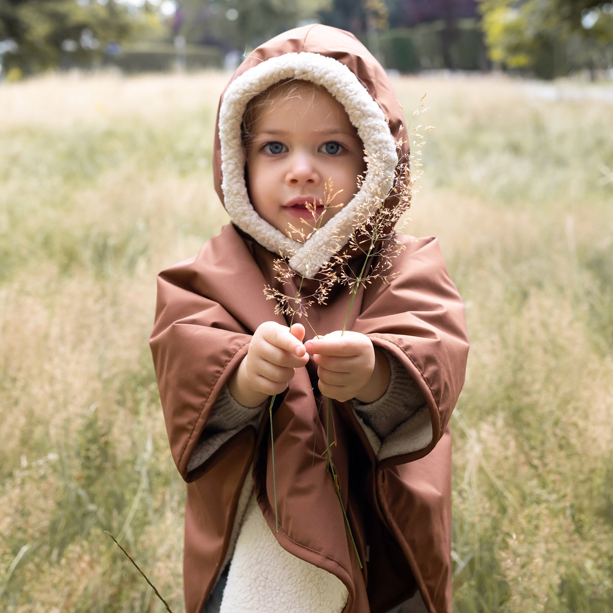 Poncho de voyage bébé pour siège auto - Au chaud sous la pluie choco, BEMINI