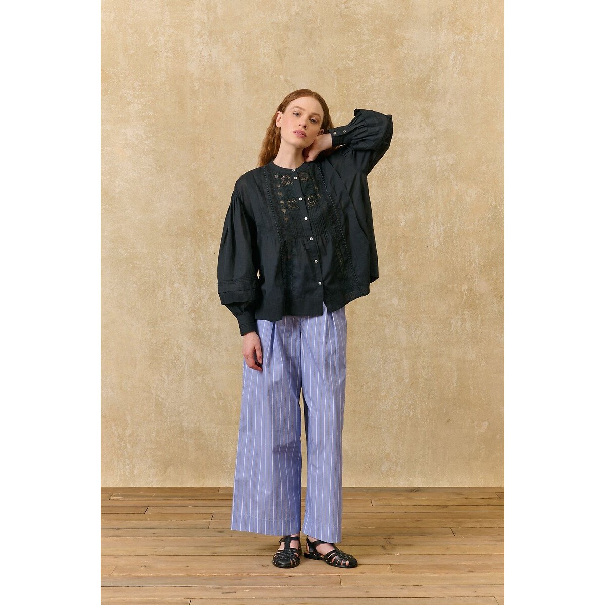 Blusa ricamata a girocollo con maniche lunghe, SOPHIE nero , LOUISE MISHA