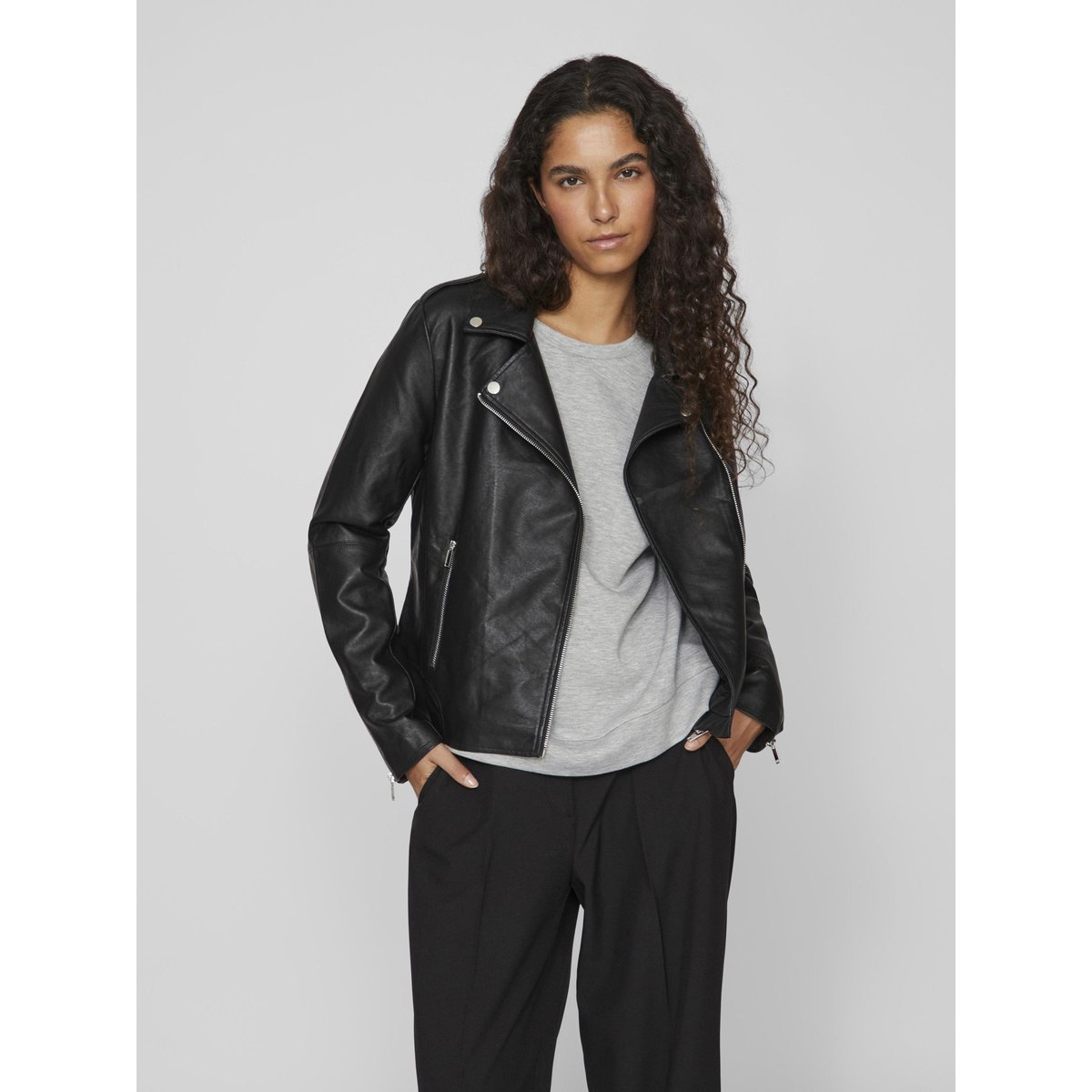 Blouson court zippé en simili noir, VILA