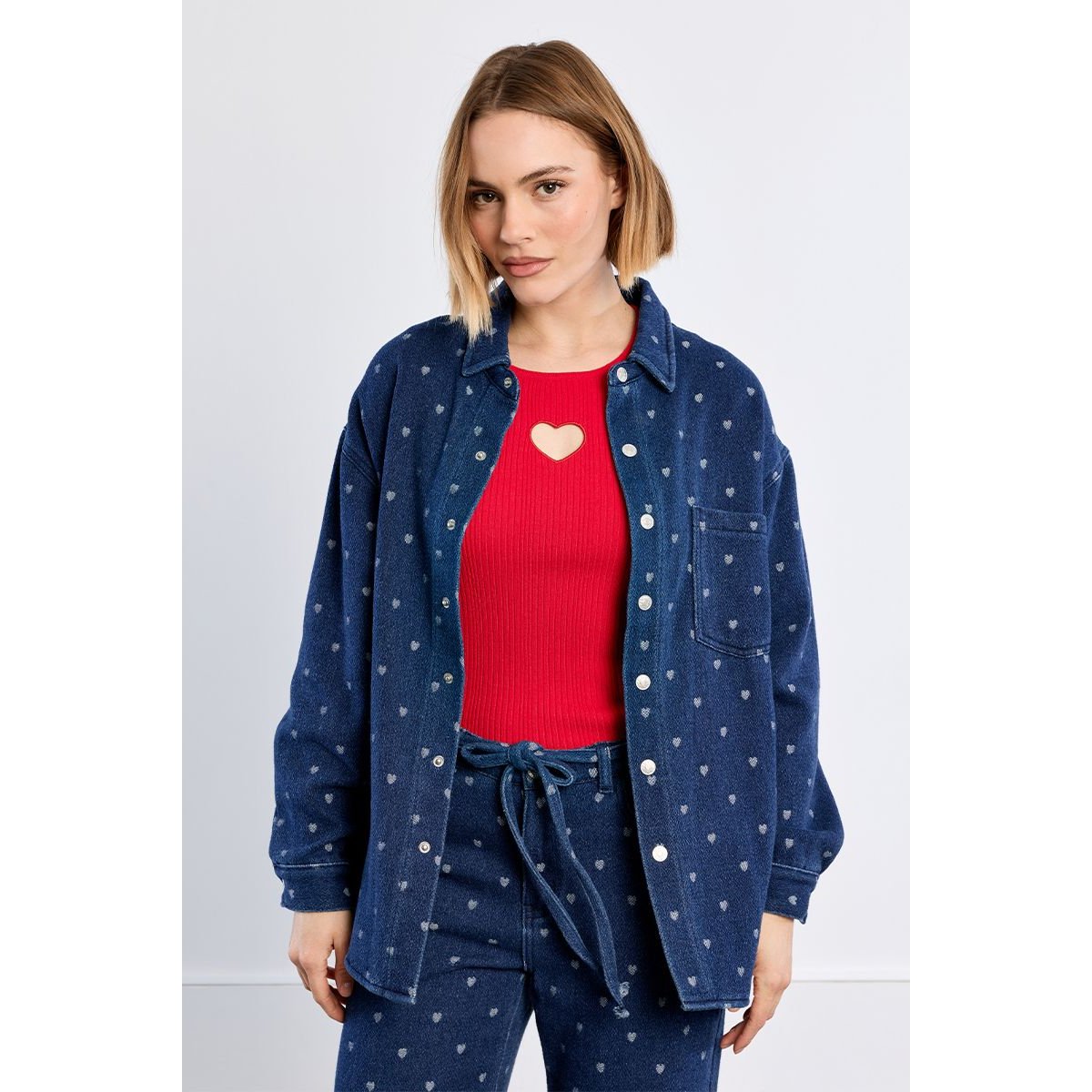 Surchemise en coton, surpiquée de cœurs denim blue, LILI SIDONIO