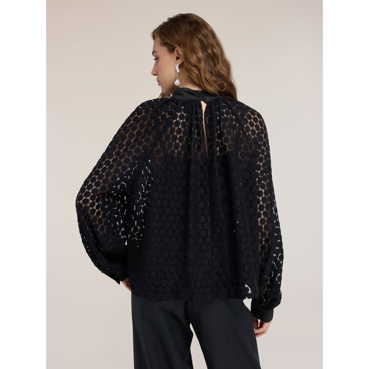 Blouse à col montant noir, MOTIVI