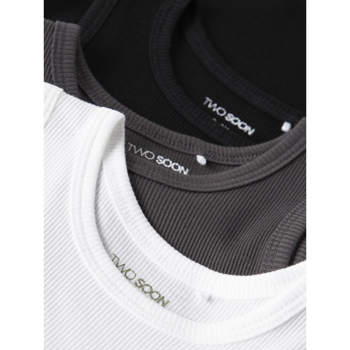 Top black, TWO SOON