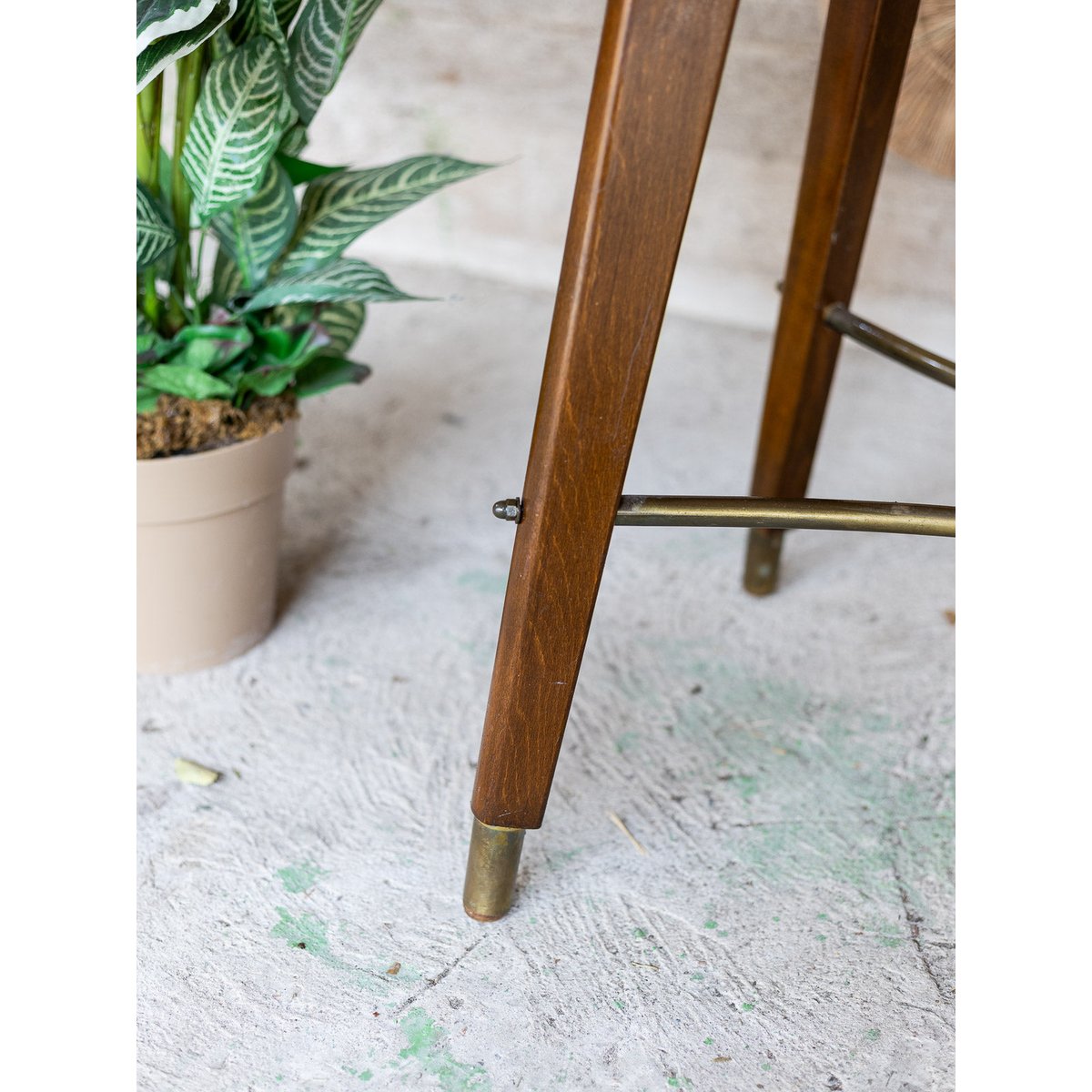 Légante table basse Donna N°1578 - Bon état bois foncé, DEBONGOUT