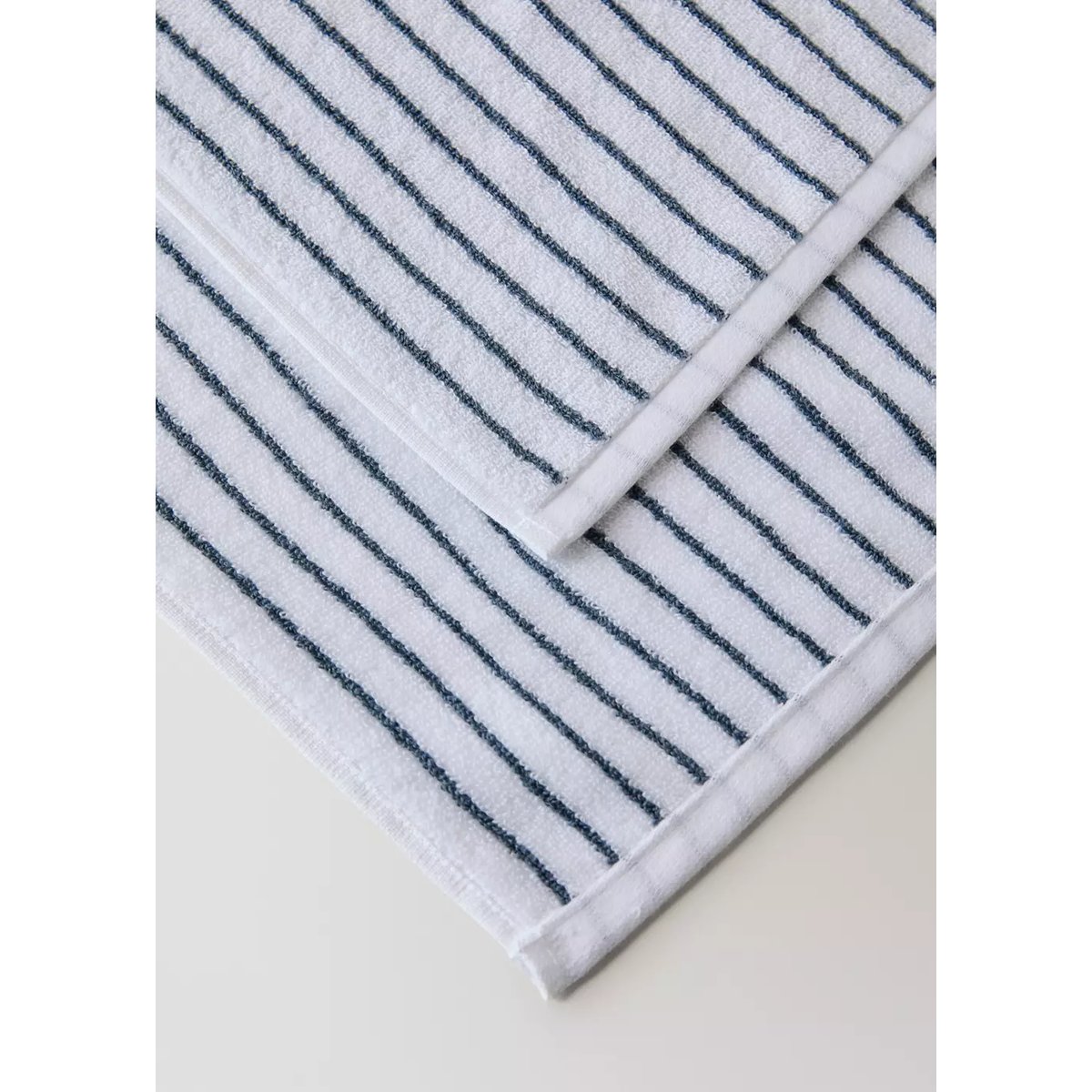 Serviette de bain en coton rayée bicolore blanc, MANGO HOME