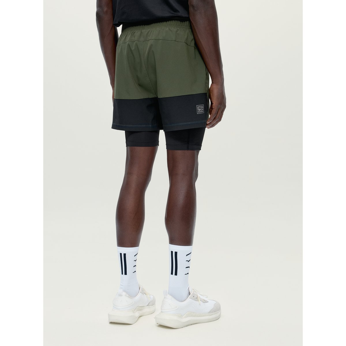 Short de sport homme Strider 2 en 1 avec short intérieur avec poches vert kaki/noir, BORN