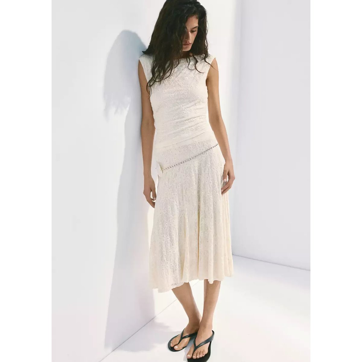 Jupe midi avec détails brodés ajourés blanc cassé, MANGO