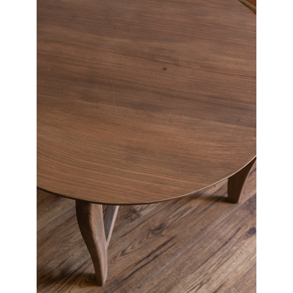 Table basse cirée en bois massif Donna N°995 - Bon état bois foncé, DEBONGOUT