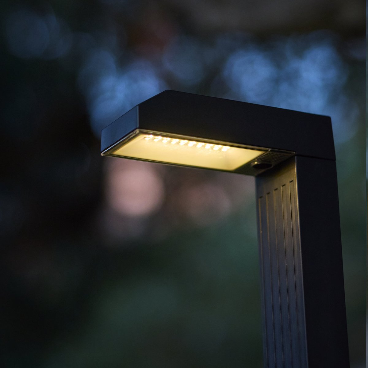 Lot de 4 Potelets solaires à piquer TORLY noir, LUMISKY