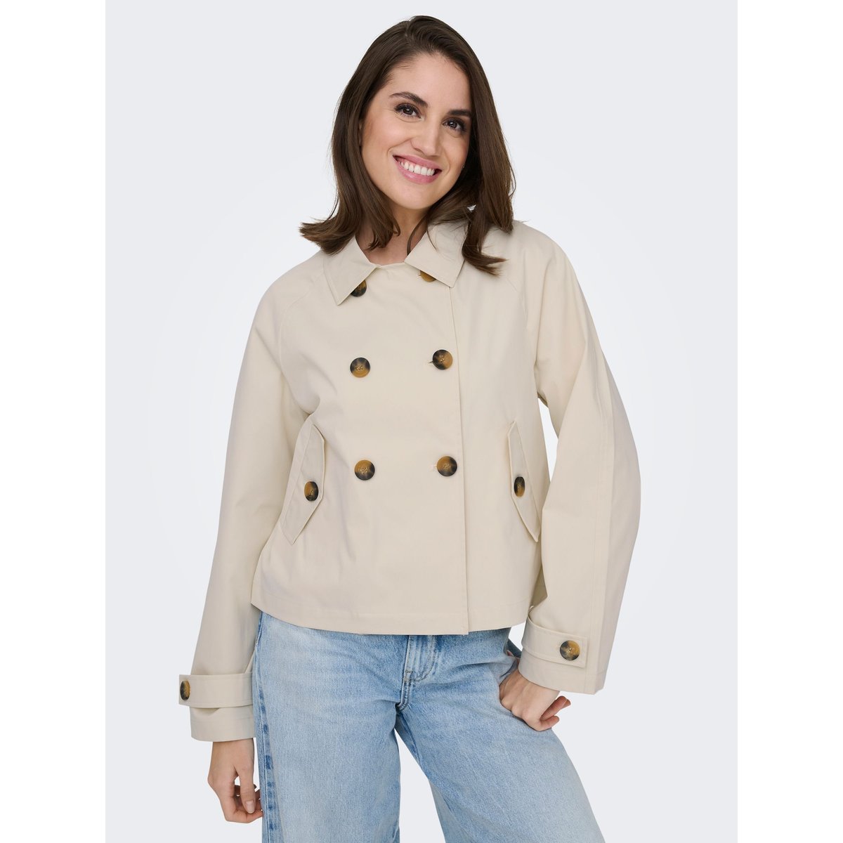 Trench April court beige uni avec une coupe droite et un col revers birch, ONLY