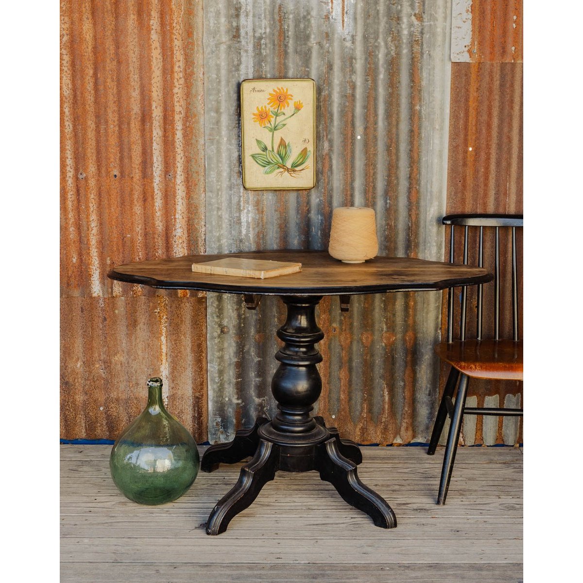 Table d'appoint en bois Francine N°1675 - Bon état bois foncé, DEBONGOUT