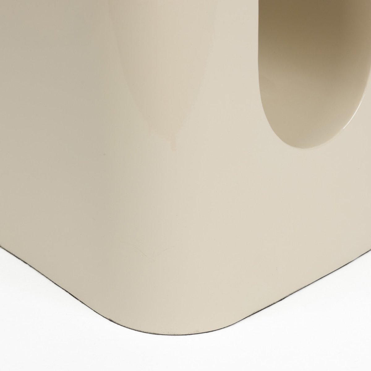 Table d'appoint en métal- CREEK beige, ZUIVER