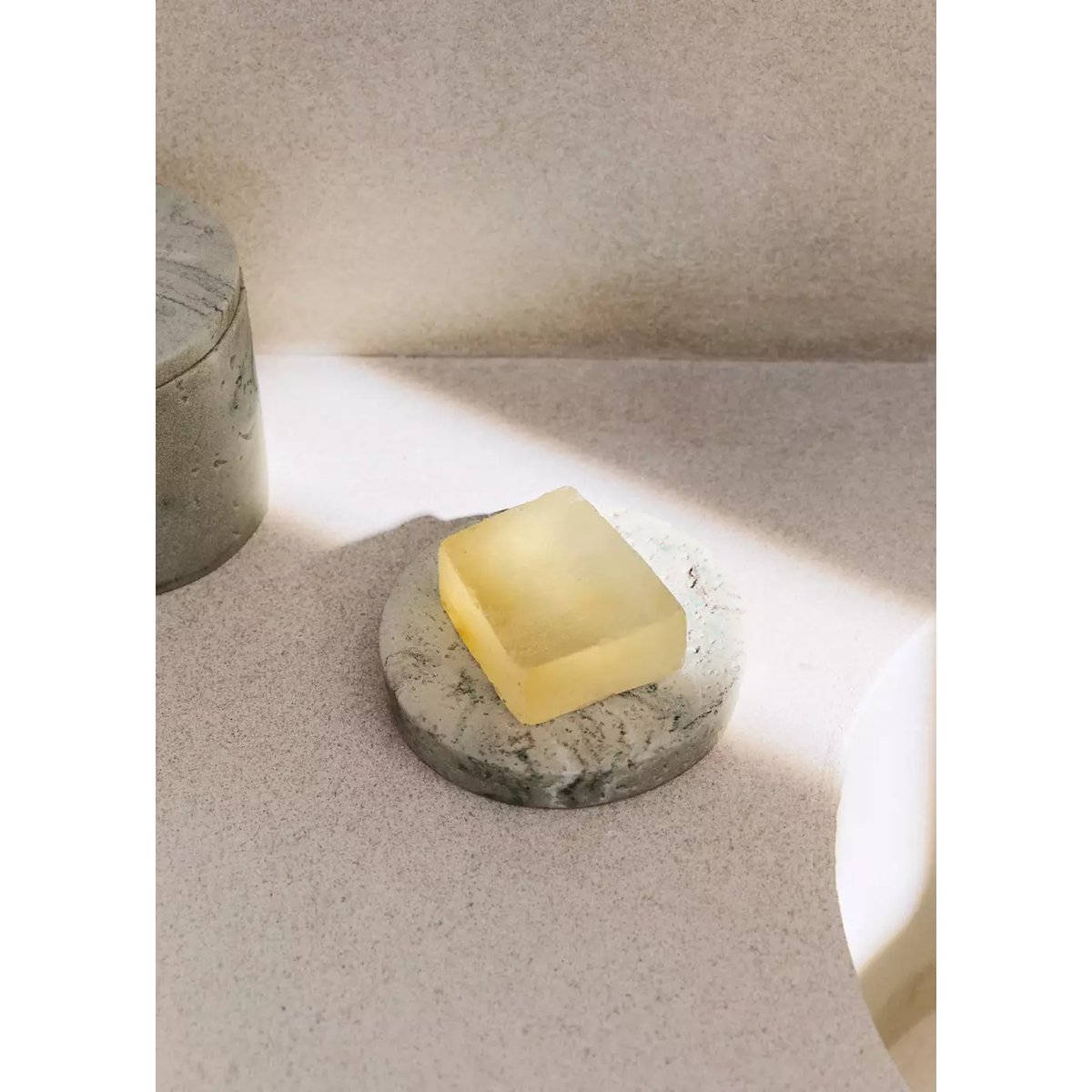 Porte-savon en résine effet travertin sable, MANGO HOME