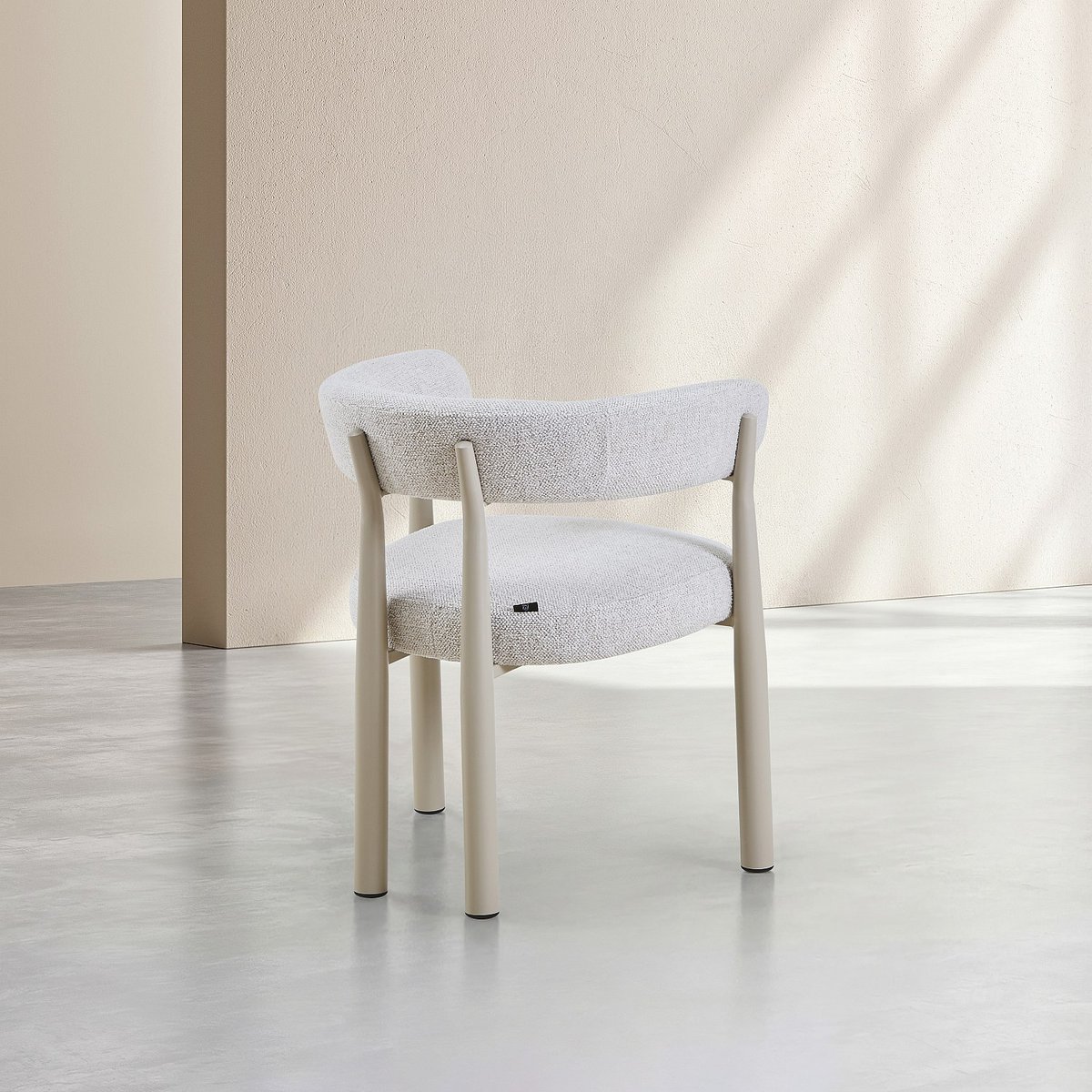 Lot de 2 chaises en tissu et métal crème avec accoudoirs BRYNE ivoire, HABITAT