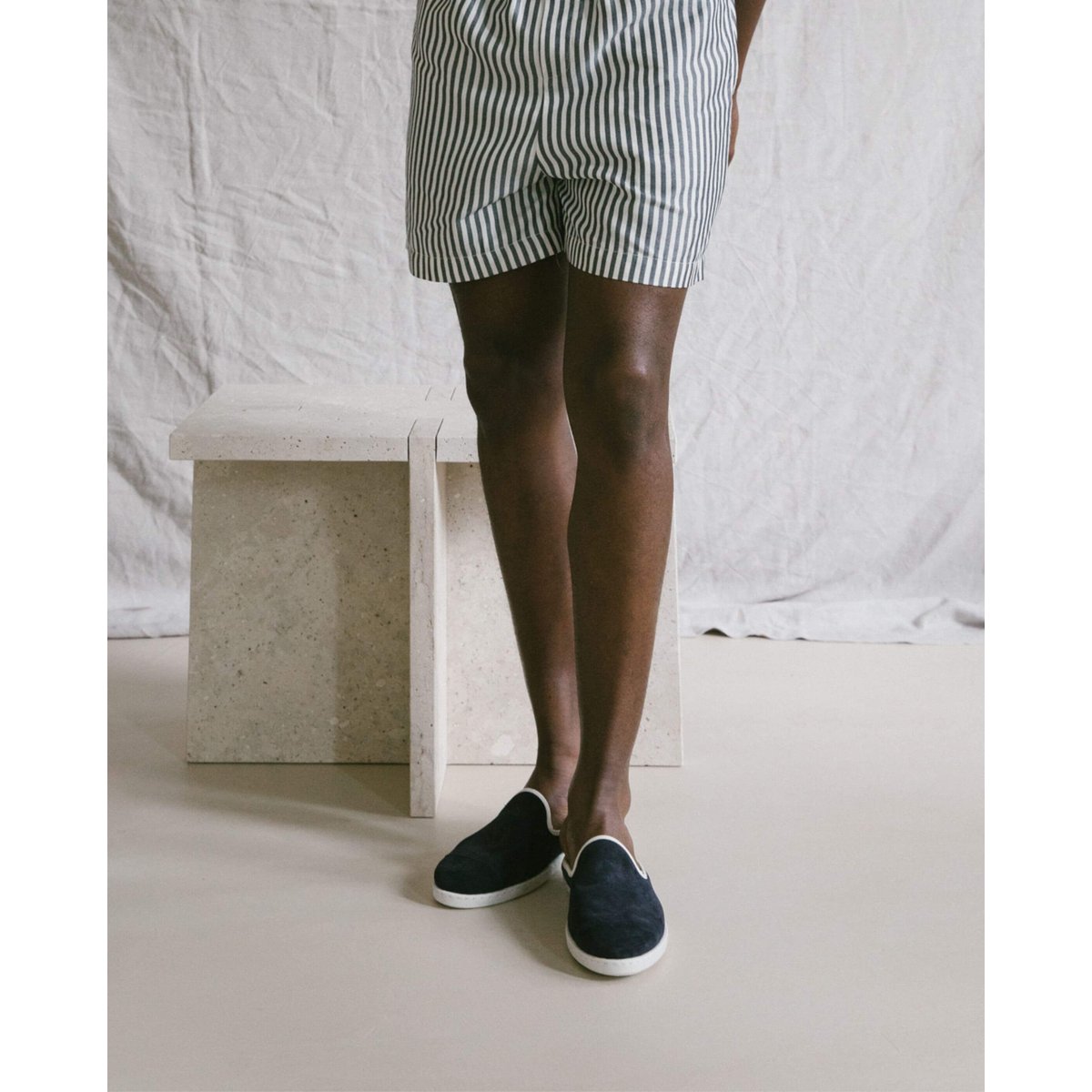 Mules en cuir italien bleu marine, ANGARDE
