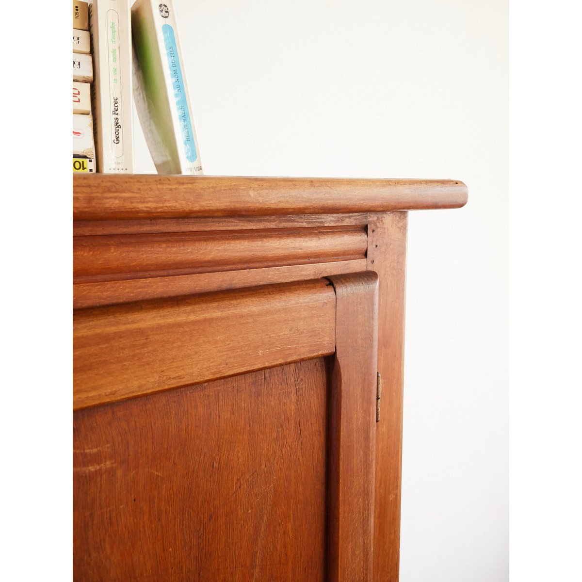 Armoire en bois Blandine N°466 - Bon état bois foncé, DEBONGOUT