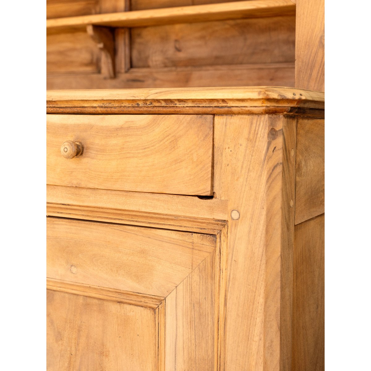 Buffet à deux corps en noyer Gilbert N°1728 - Bon état bois foncé, DEBONGOUT