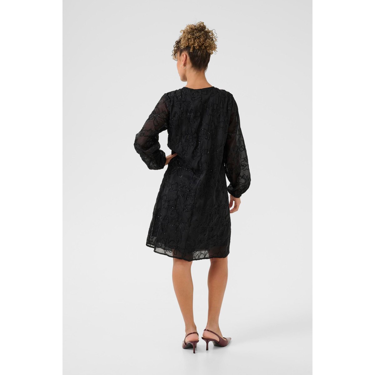 Robe noir pitch black, CREAM