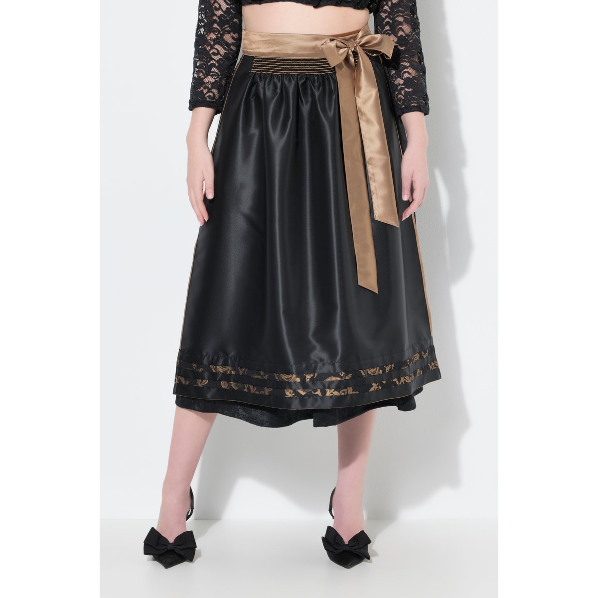 Tablier Dirndl réversible. Tissu smocké et noir, ULLA POPKEN