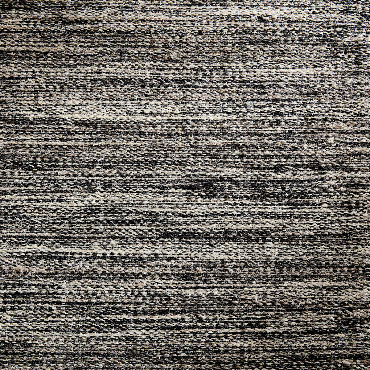 Tapis tissé à la main, en laine majoritaire, PEGO noir chiné, AM.PM