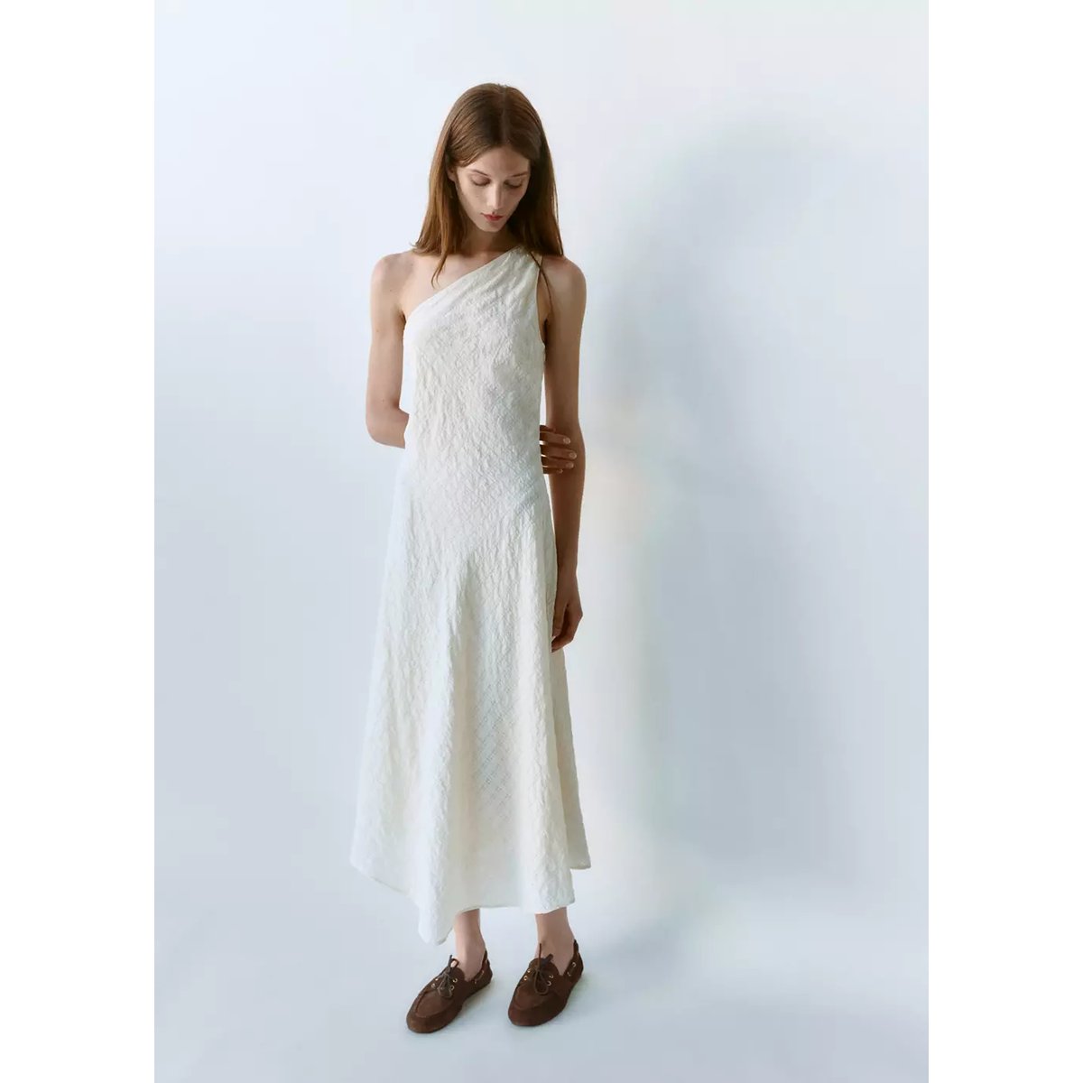 Robe asymétrique texturée carreaux écru, MANGO