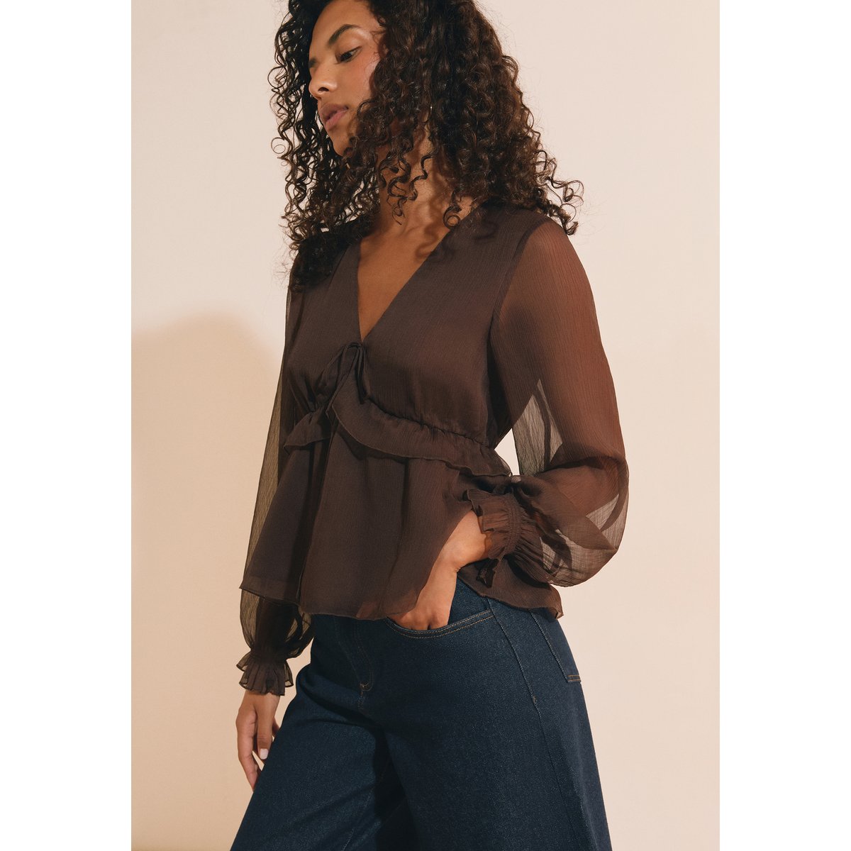 Blouse à volants avec manches transparentes BIANCA chocolat, ETAM